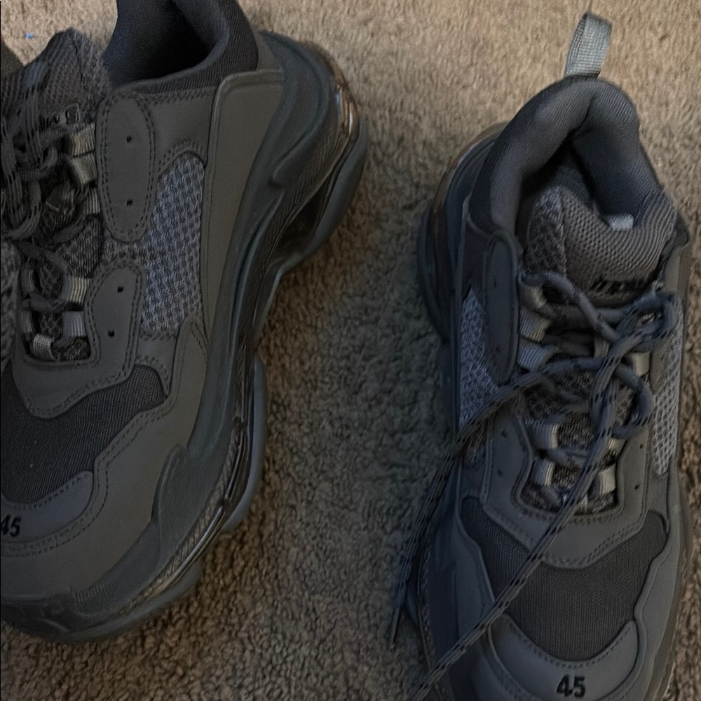 Men's Gray Athletic Shoes